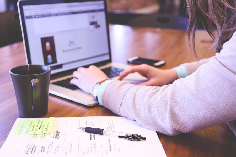 พนักงานและนักบัญชีเตรียมระบบ e-Tax Invoice และตรวจข้อมูลภาษี